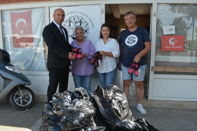 Şefkatli ellerden yoksul öğrencilere 102 çift ayakkabı desteği