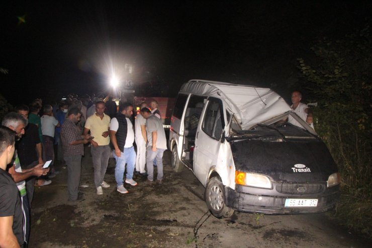 Fındık işçilerini taşıyan minibüs şarampole yuvarlandı: 13 yaralı