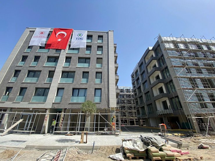 İzmir'de yeni konutların teslimi, depremin yıl dönümünde