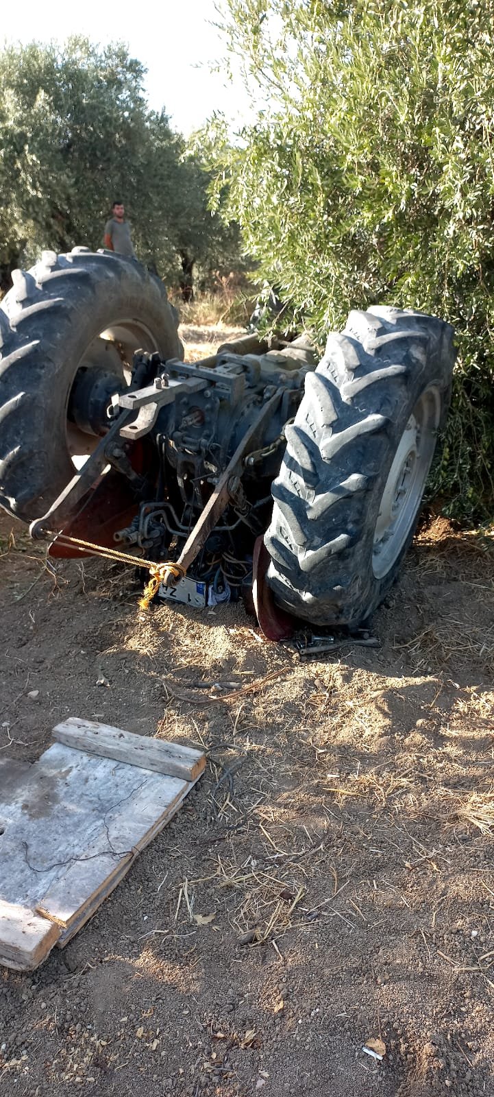 Traktörün altında kalan Nevfel, öldü