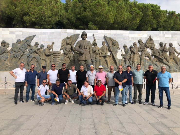 30 yıllık asker arkadaşları Çanakkale Şehitliği'nde buluştu
