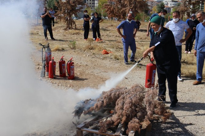 Karaman’da hastane personeline yangın söndürme eğitimi verildi