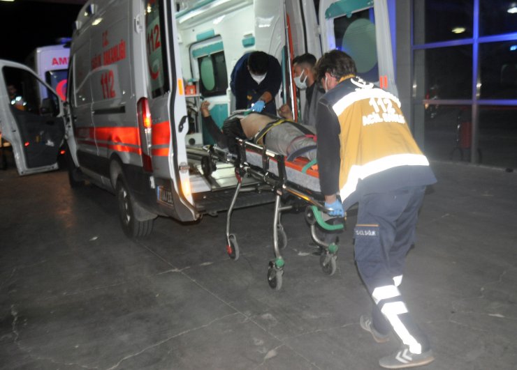 Karaman'da otomobil tarlaya uçtu: 2 yaralı