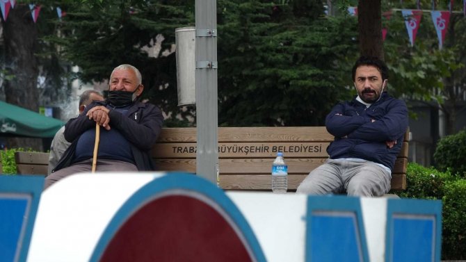 En çok Covid vakasının görüldüğü Trabzon’da maskeler çene altında