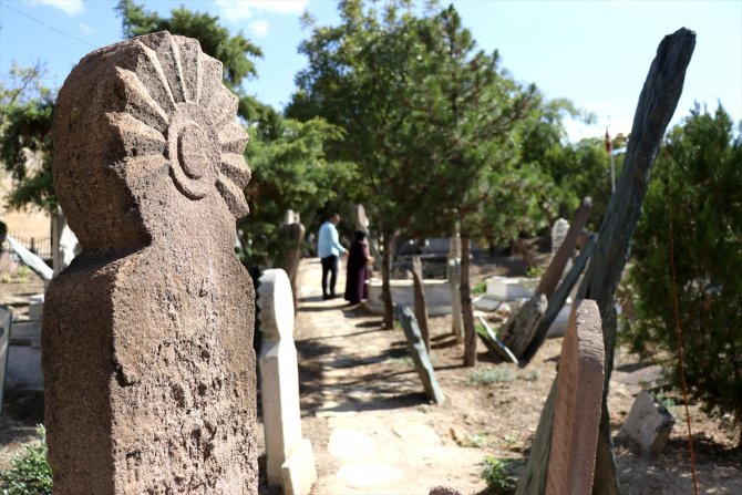 Türk mezar taşları, kentleşme kültürünün aşamalarını yansıtıyor