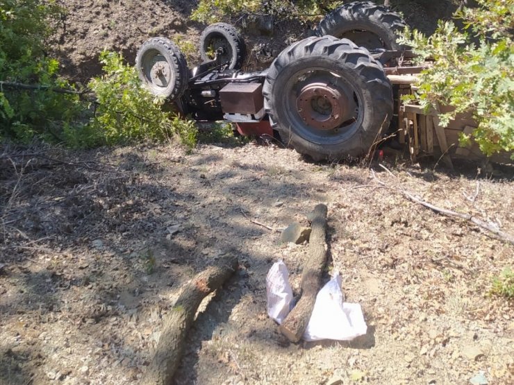 Ankara'da, devrilen traktörün sürücüsü öldü