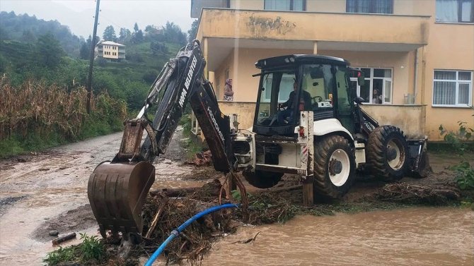 Sağanak hayatı olumsuz etkiledi