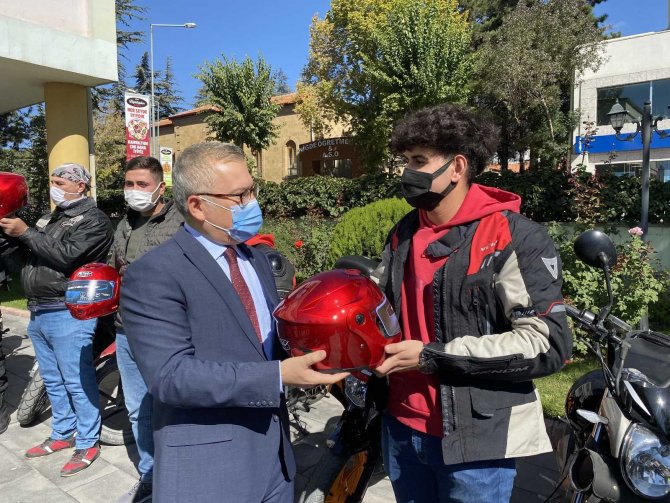 ‘Sevdikleriniz için kaskınızı takın’