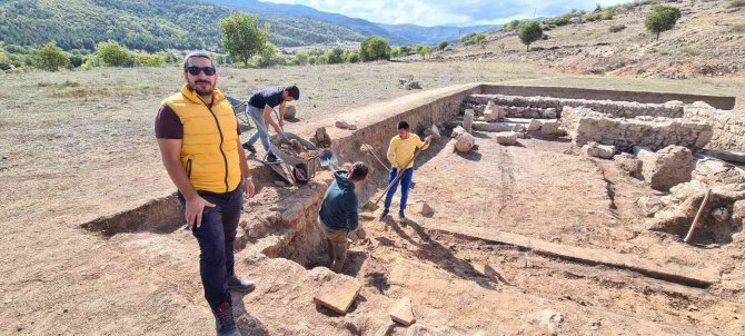 Yapılan kazılarda yeni eserler ortaya çıktı