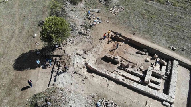 Yapılan kazılarda yeni eserler ortaya çıktı