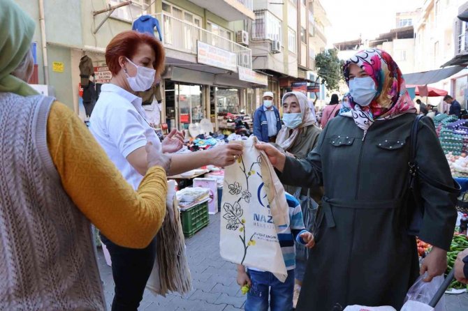 Belediye 2 bin 500 adet bez çanta dağıttı