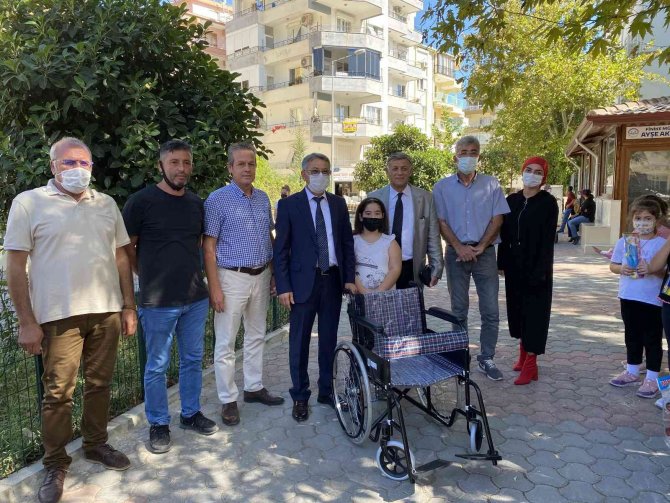 Öğrencilerden “Mavi Kapak” projesine destek