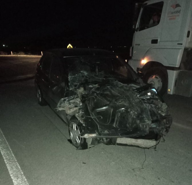 Konya’da kamyonet ile otomobil çarpıştı: 5 yaralı