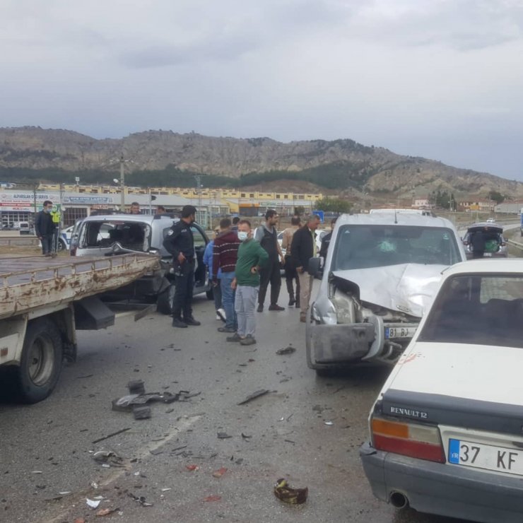Kastamonu'da zincirleme trafik kazası: 10 yaralı
