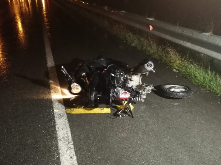 Otomobilin çarptığı motosiklet sürücüsü yaşamını yitirdi 
