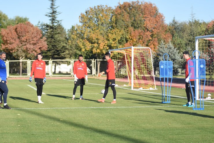 Hikmet Karaman: Konyaspor maçından 3 puan alıp aşağı tarafla ilgimizi kesmek istiyoruz