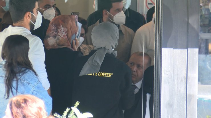 Cumhurbaşkanı Erdoğan Çengelköy'de kafeye uğradı 
