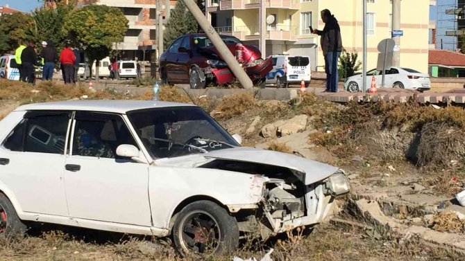 Konya’da iki otomobil çarpıştı: 1 yaralı