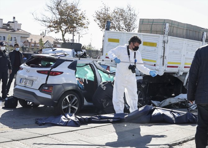 Oomobiliyle park halindeki kamyona çarpan doktor hayatını kaybetti