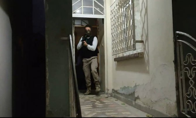 Afyonkarahisar polisinden nefes kesen DEAŞ operasyonu