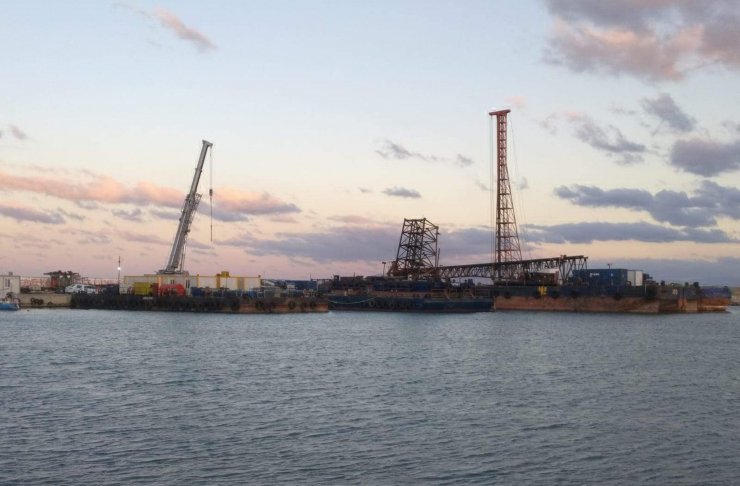 Marmara Denizi'nde karaya oturan römorköre yardıma giden bot alabora oldu: 1 ölü, 1 kayıp