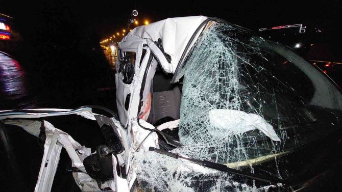 Samsun’da hafif ticari araç ile tır çarpıştı: 2 yaralı