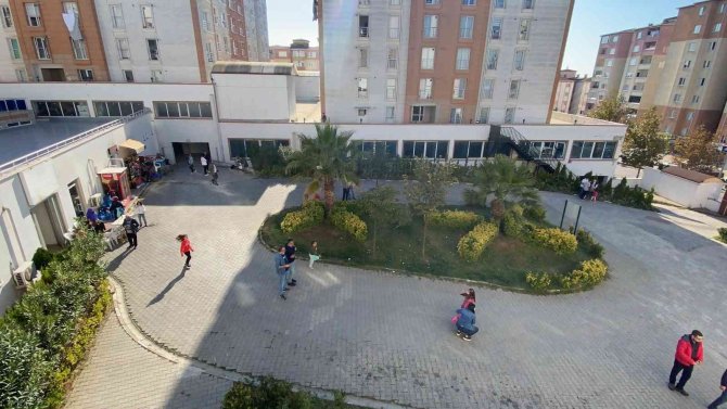 Site sakinleri yönetim için ayaklandı