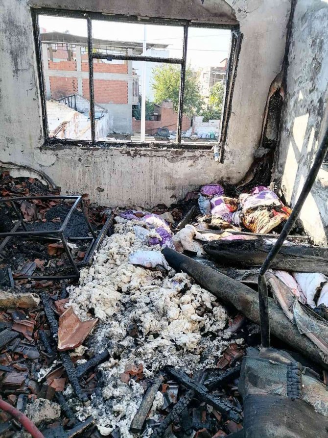 İncirliova’da ev yangını