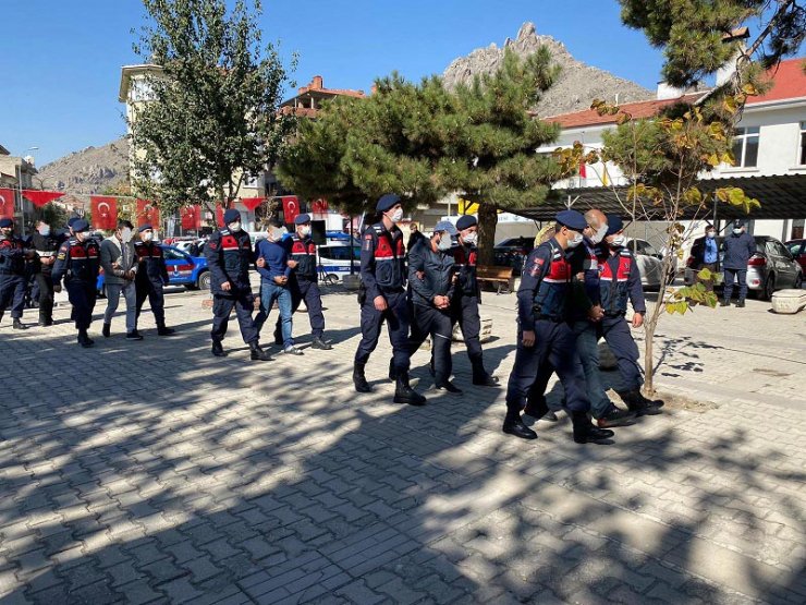 1 milyon 700 liralık kablo çalan 7 şüpheli yakalandı