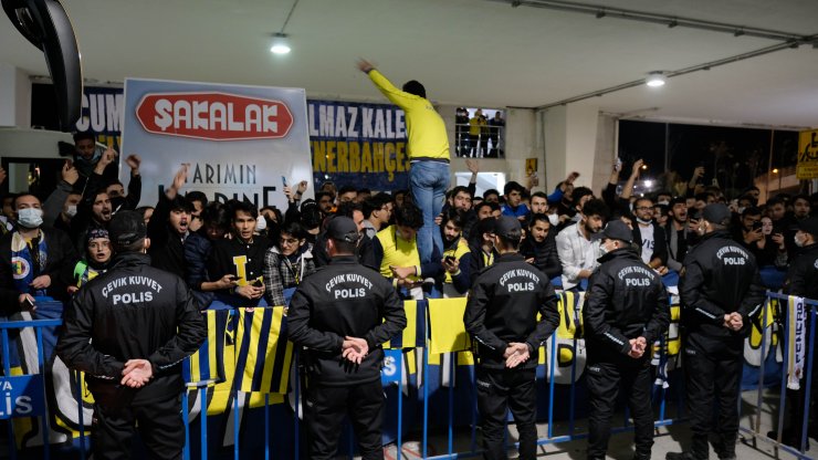 Fenerbahçe'ye Konya'da coşkulu karşılama