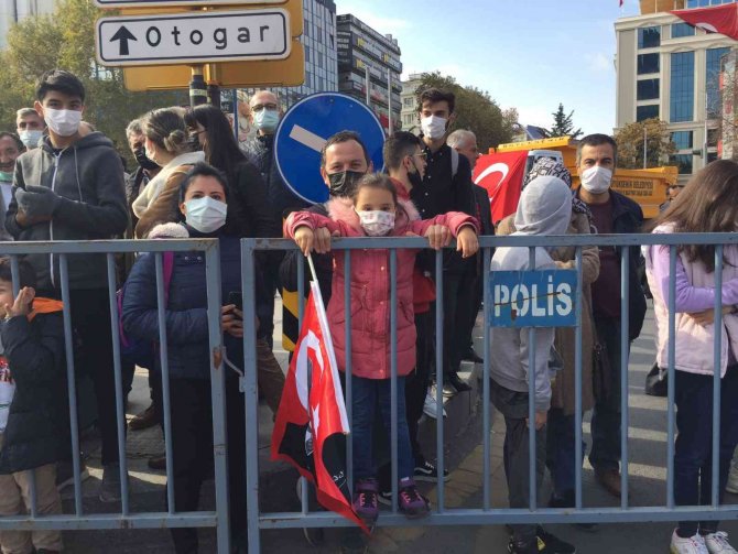 TBMM önünden ilk Meclis binasına ’29 Ekim’ korteji
