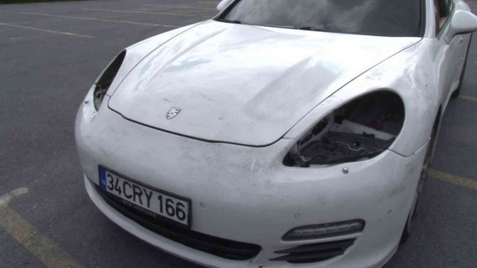 Beykoz’da hırsızlar lüks otomobillerin farlarına dadandı