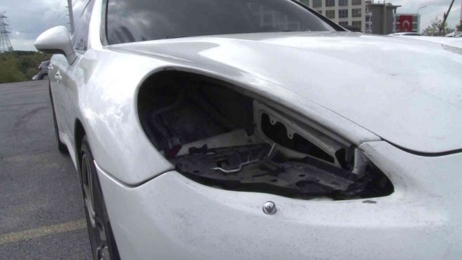 Beykoz’da hırsızlar lüks otomobillerin farlarına dadandı