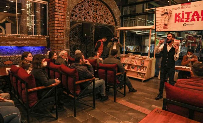 Diyarbakır Büyükşehir Belediyesi ’Kitap Mezatı’ düzenledi