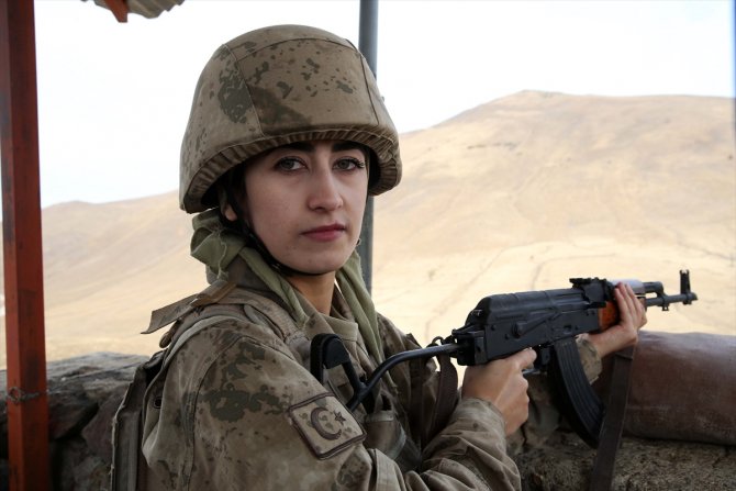 Kadın güvenlik korucuları ve jandarma timleri, teröristlere geçit vermiyor
