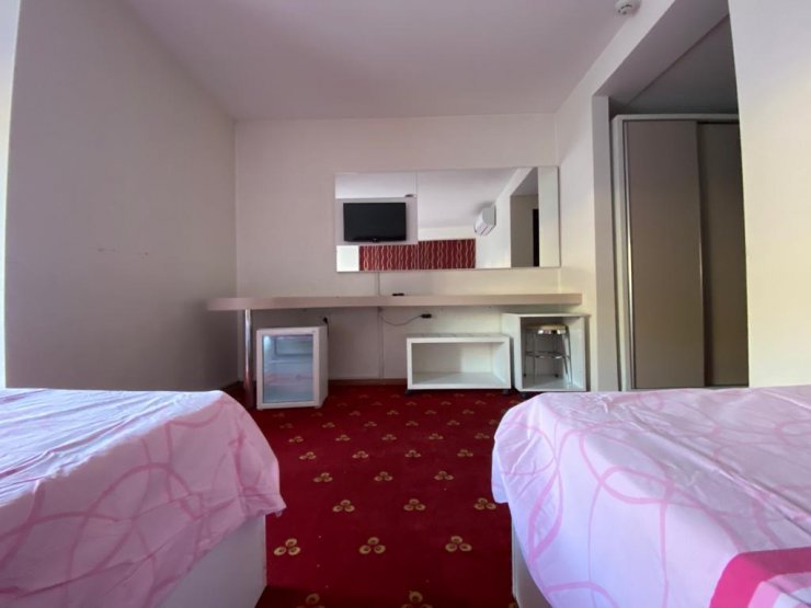 Nehir manzaralı otel, kız öğrencilere yurt oldu