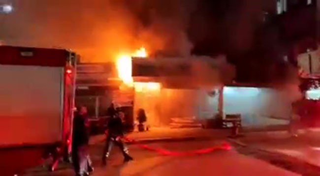 Kebap dükkanı alev alev yandı, 2 kişi hastanelik oldu