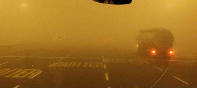 İstanbul-Tekirdağ yolu sise teslim: Göz gözü görmüyor