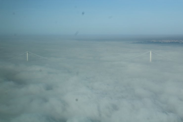 Osmangazi Köprüsü siste kayboldu, eşsiz manzara havadan görüntülendi