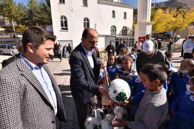 Sorgun, Özboyacı ve Başkan Altay Hadim ve Taşkent’in mahallelerinde vatandaşlarla buluştu
