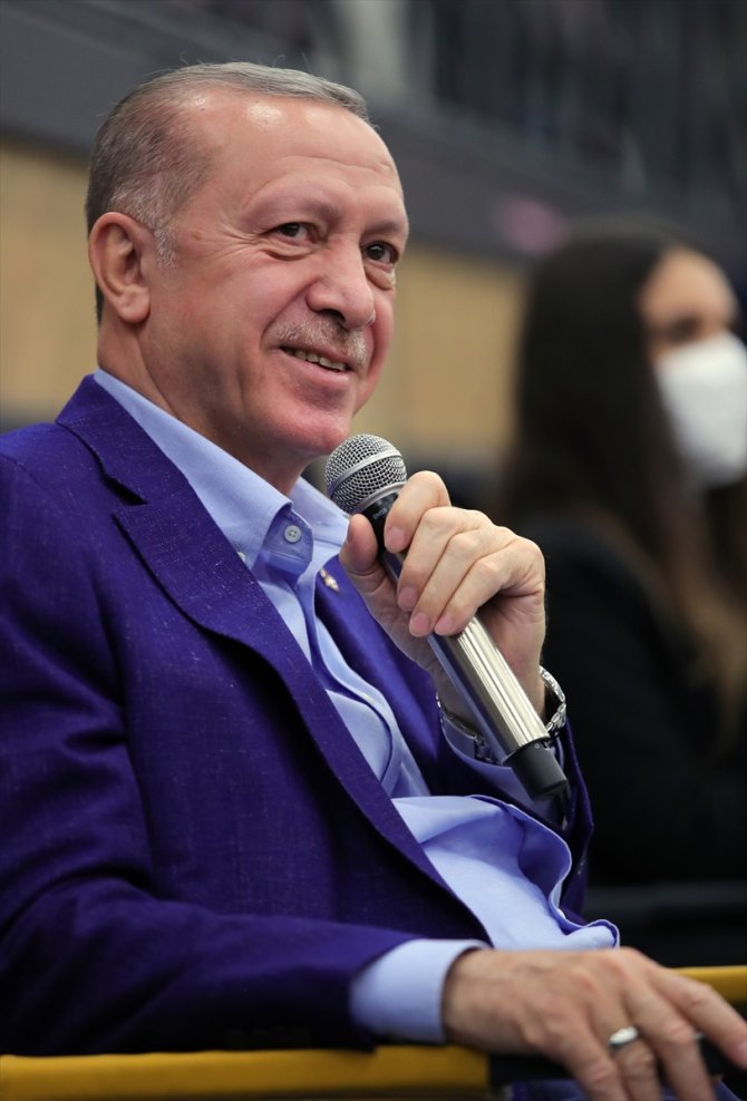 Cumhurbaşkanı Erdoğan: "Gölgesinde huzur bulduğumuz bayrak hepimizin ortak bayrağıdır"