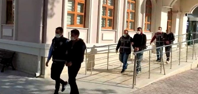 Konya’da hırsızlık olayına karışan 3 kişi adliyeye sevk edildi
