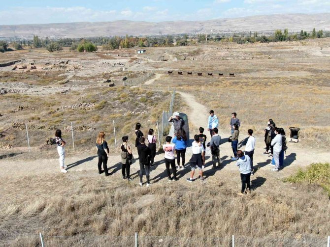 Öğrenciler Anadolu tarihini yerinde öğreniyor