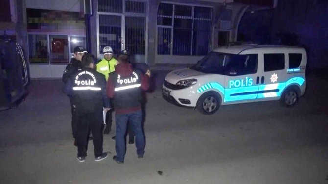 3. katın balkonundan atlayan genç hastanede hayatını kaybetti