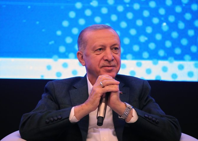 Gençlerle bir araya gelen Başkan Erdoğan: Hayal dediklerini gerçeğe dönüştürdük!