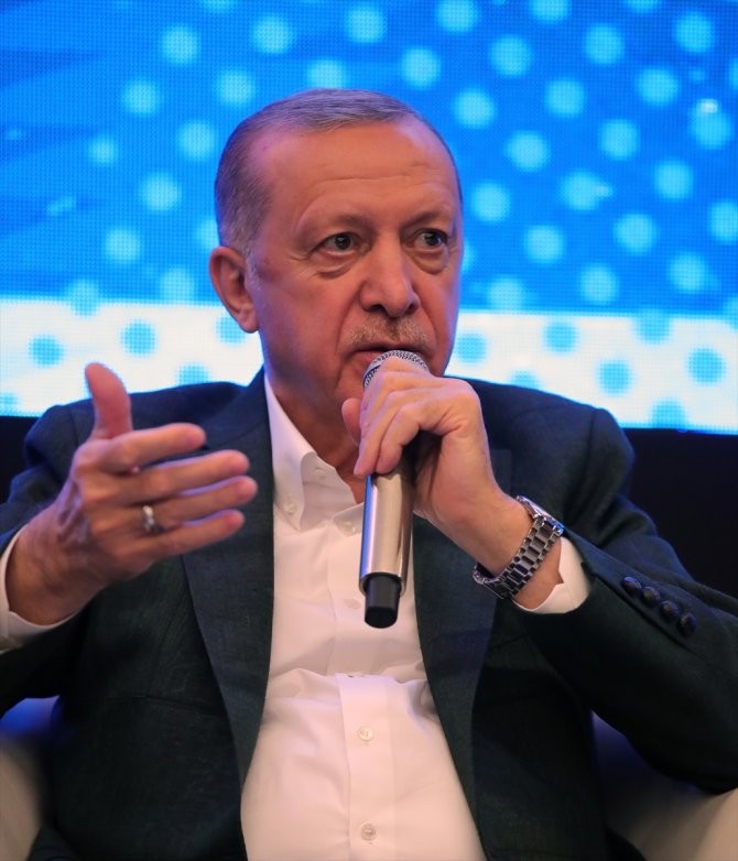 Gençlerle bir araya gelen Başkan Erdoğan: Hayal dediklerini gerçeğe dönüştürdük!