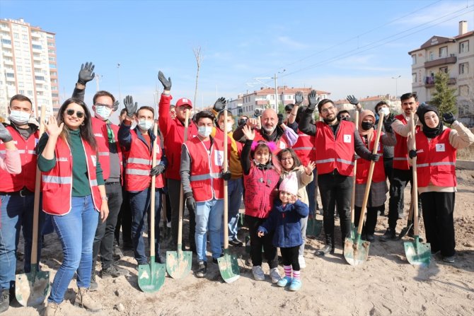 Kayseri'de 200 fidan toprakla buluştu