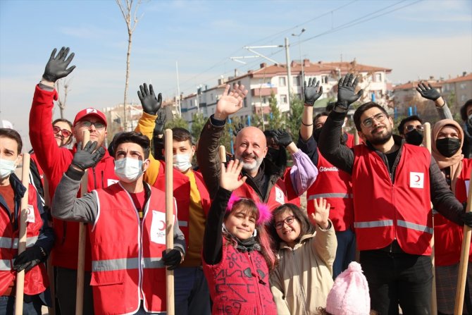 Kayseri'de 200 fidan toprakla buluştu