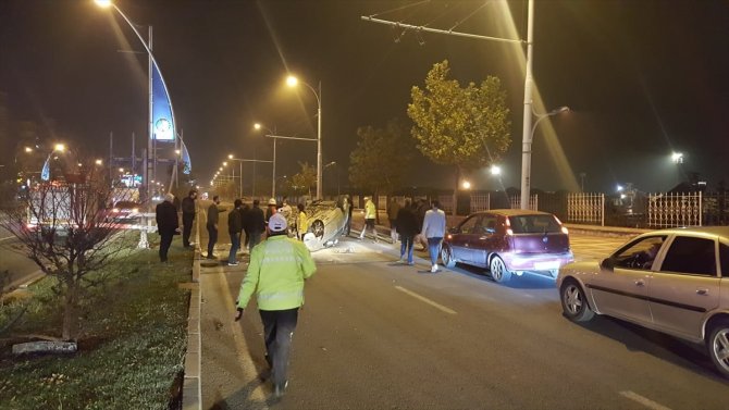 Malatya'da takla atan araçtaki 2 kişi yaralandı