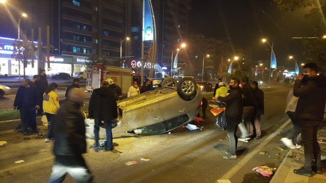 Malatya'da takla atan araçtaki 2 kişi yaralandı